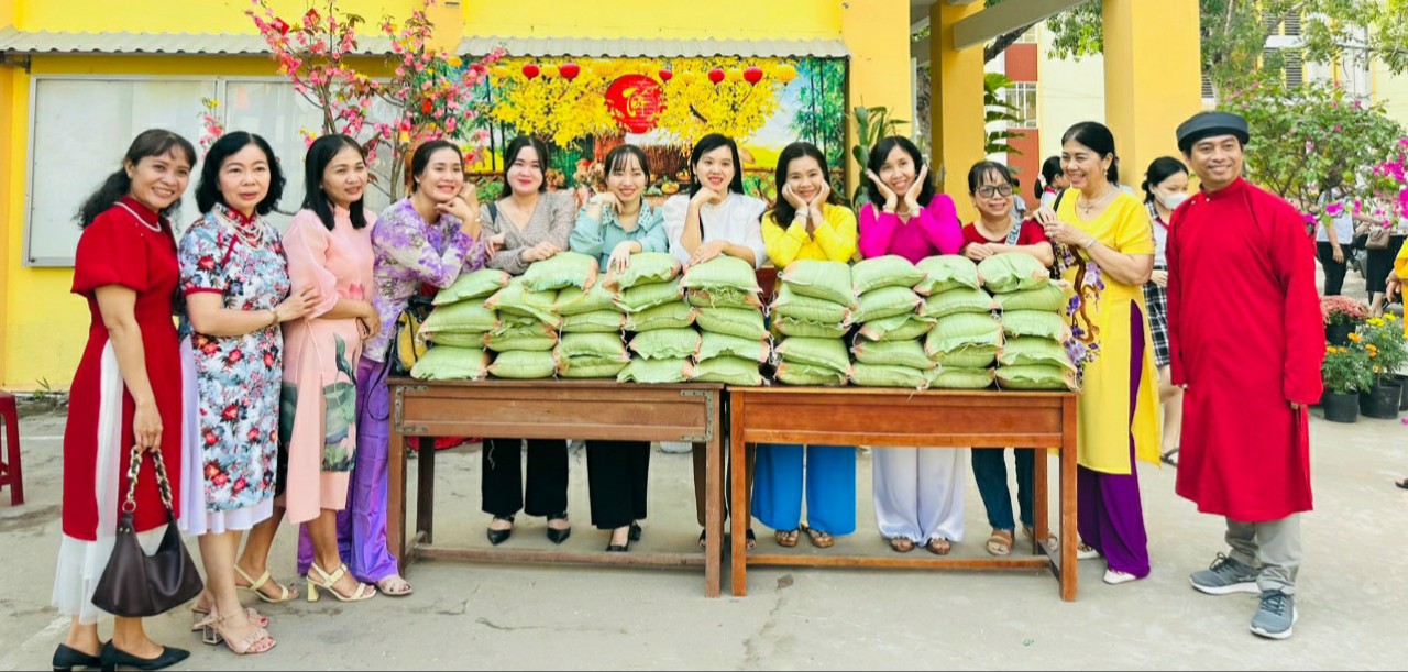 "Xuân sum vầy - Tết sẻ chia": Học sinh vui Tết, thầy cô yên lòng- Ảnh 2.