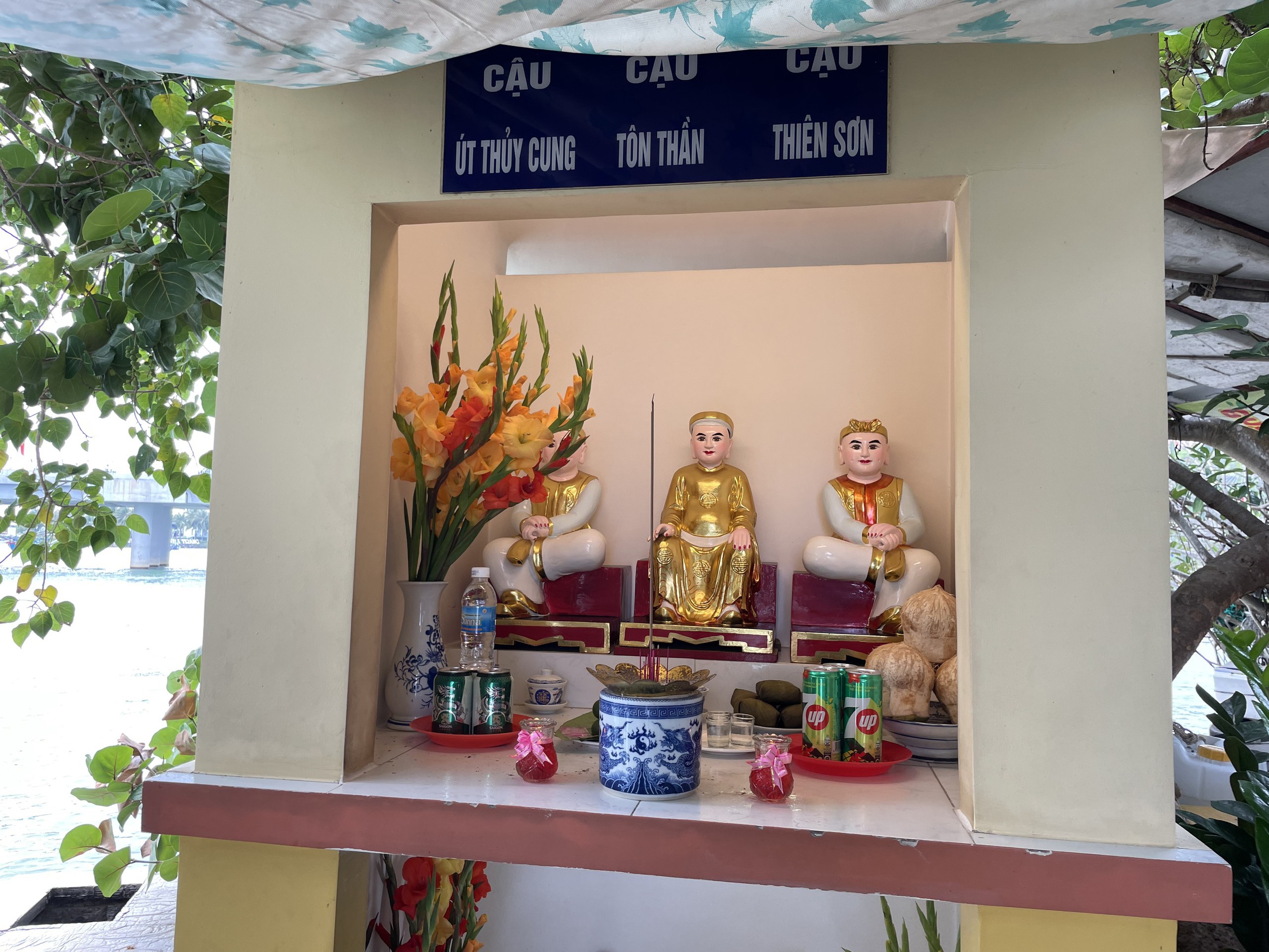 Khám phá miếu thờ giữa cửa sông Cái Nha Trang- Ảnh 6.