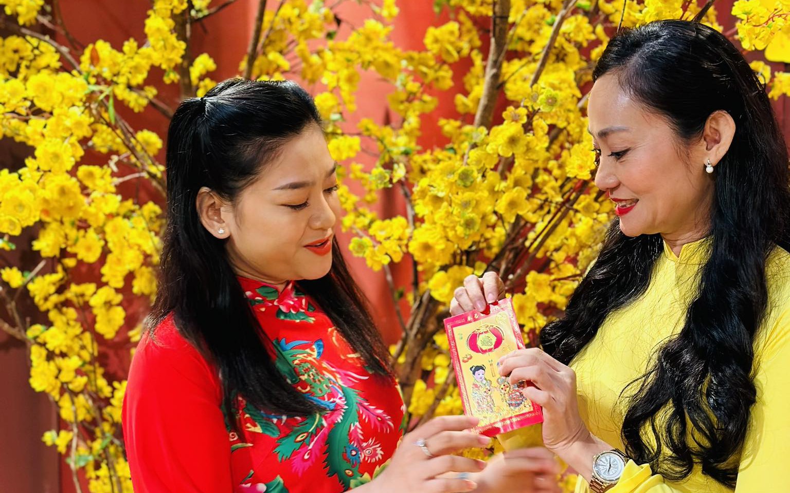 Chí Tâm, Chí Linh, Hạnh Thúy chia sẻ trên HTV về tuổi Thìn