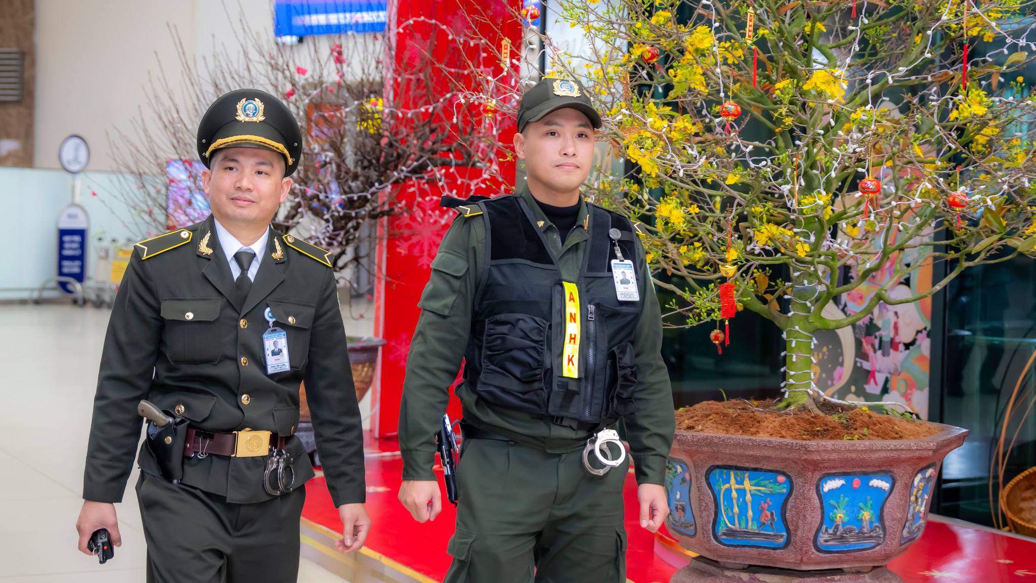 Sân bay Nội Bài - cửa ngõ Thủ đô khác lạ ngày cuối năm- Ảnh 2.