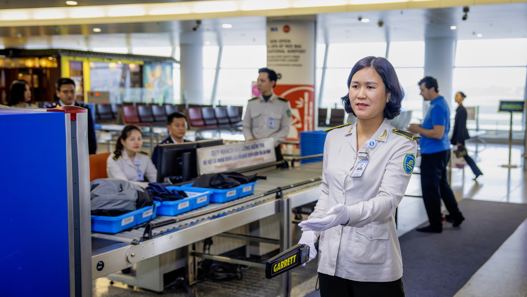 Sân bay Nội Bài - cửa ngõ Thủ đô khác lạ ngày cuối năm- Ảnh 9.