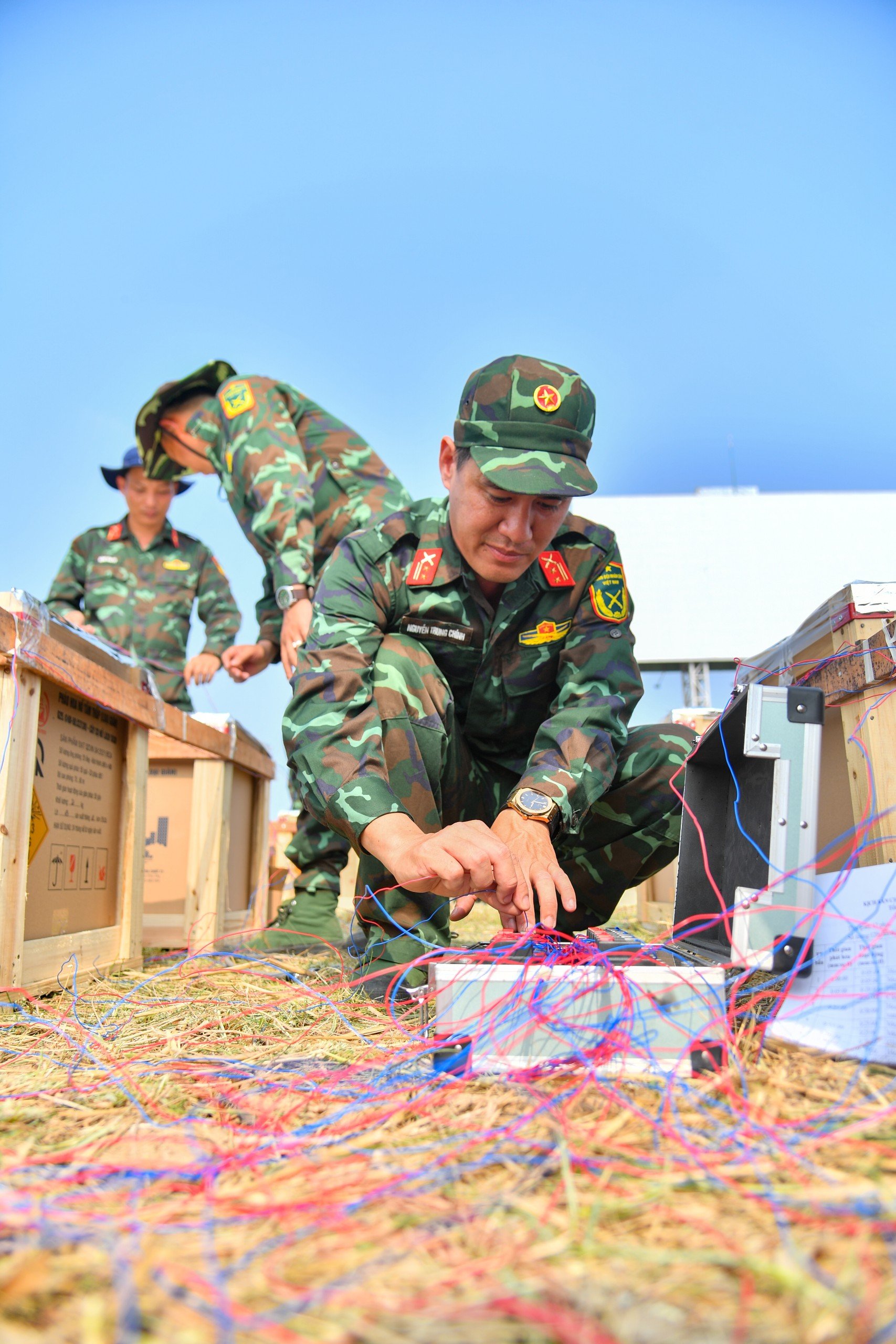 Cận cảnh d&agrave;n ph&aacute;o hoa đ&ecirc;m giao thừa ở Ki&ecirc;n Giang- Ảnh 5.