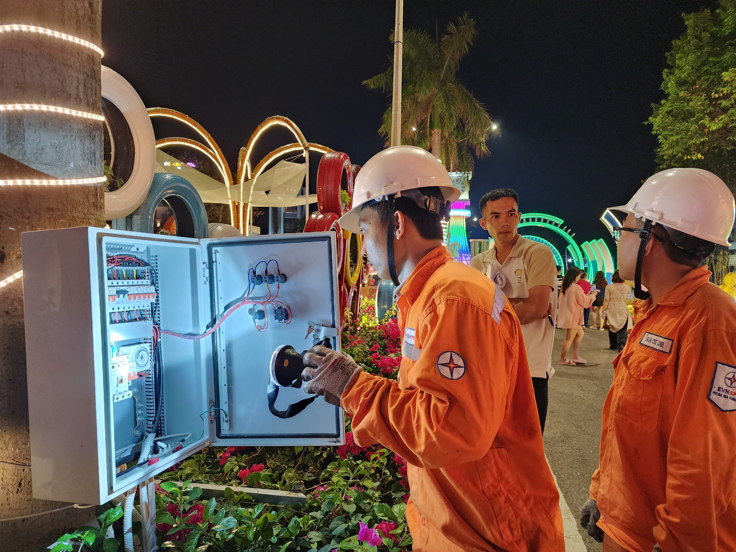 EVNSPC kh&aacute;nh th&agrave;nh c&ocirc;ng tr&igrave;nh bổ sung nguồn điện diesel C&ocirc;n Đảo- Ảnh 2.