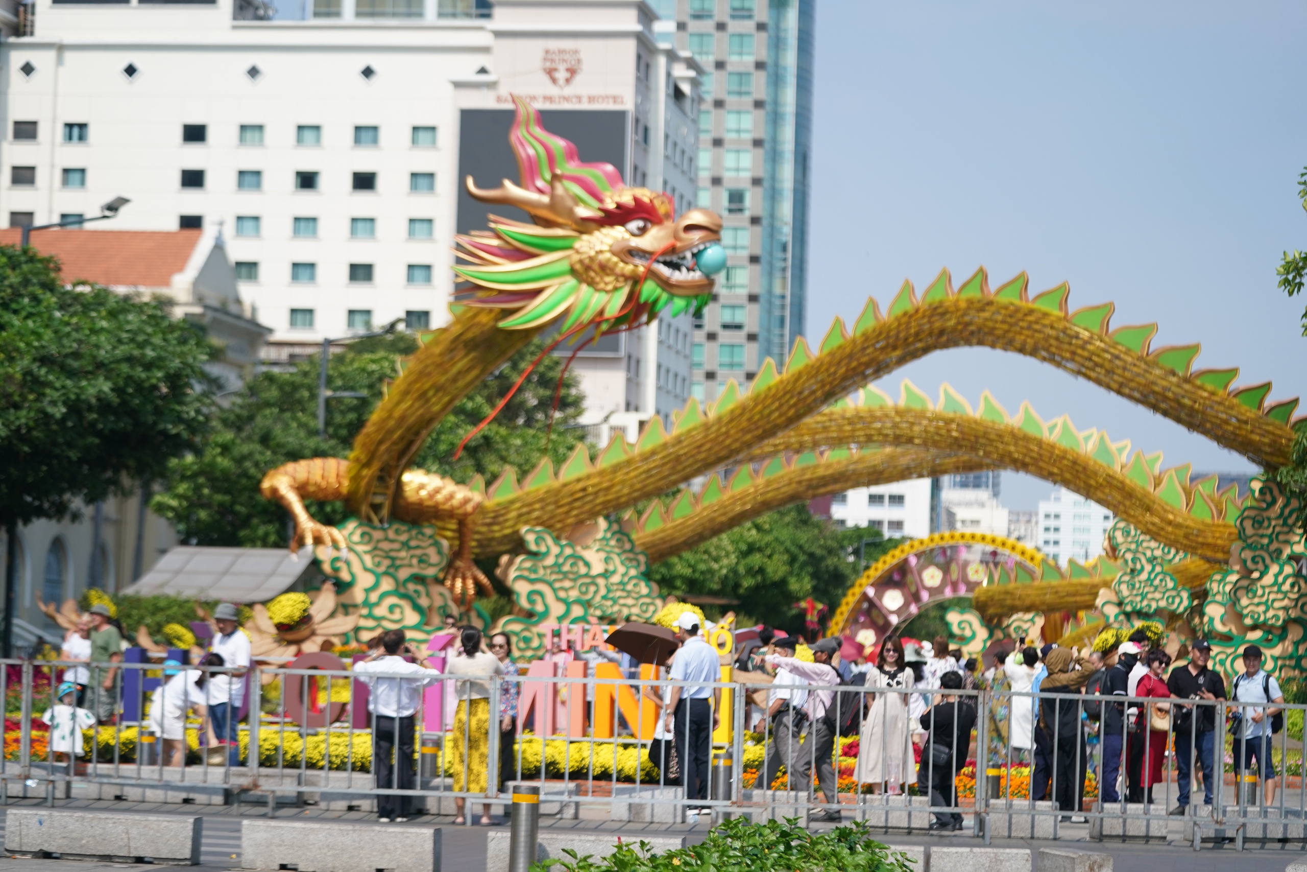 H&igrave;nh ảnh trưa 30 Tết ở trung t&acirc;m TP HCM- Ảnh 4.