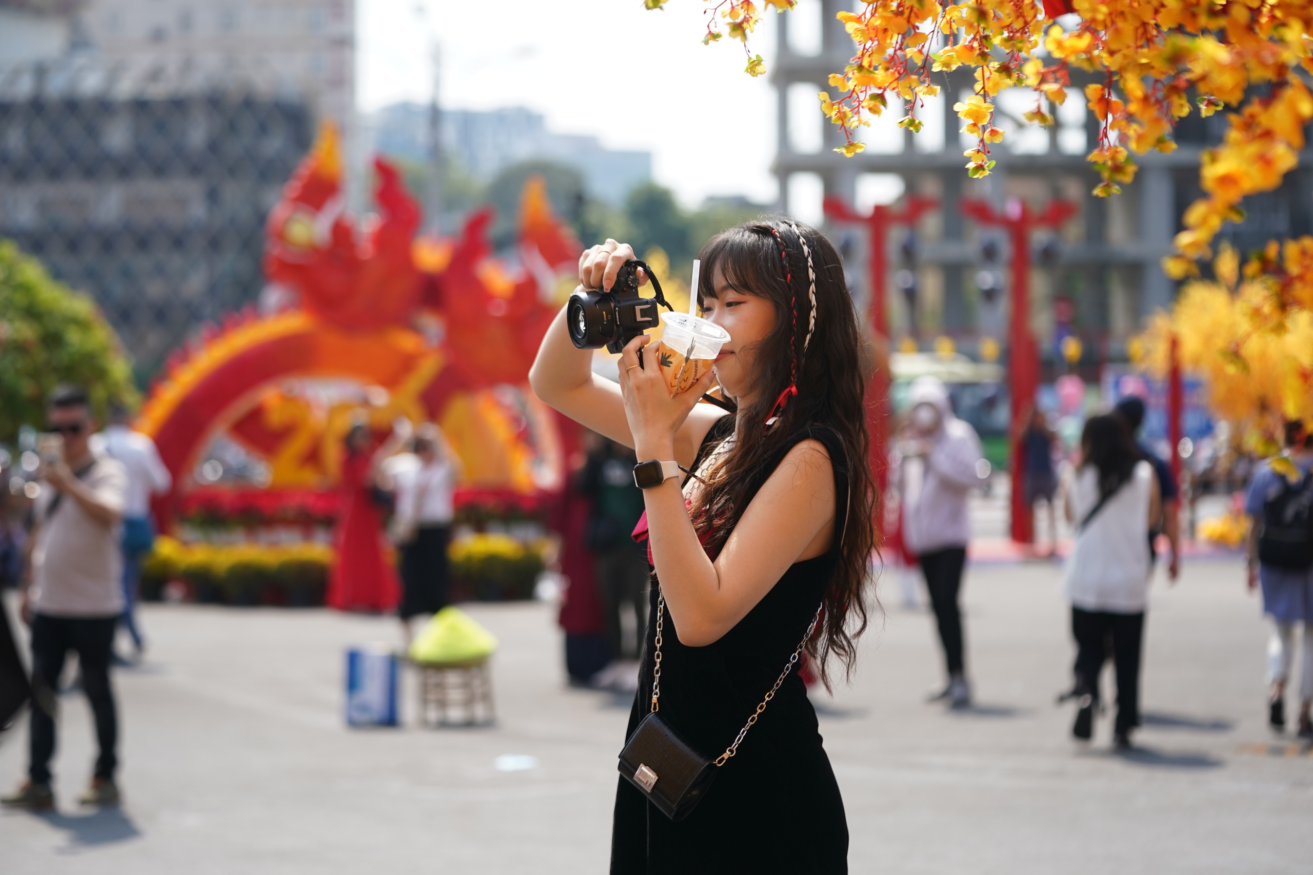 H&igrave;nh ảnh trưa 30 Tết ở trung t&acirc;m TP HCM- Ảnh 6.