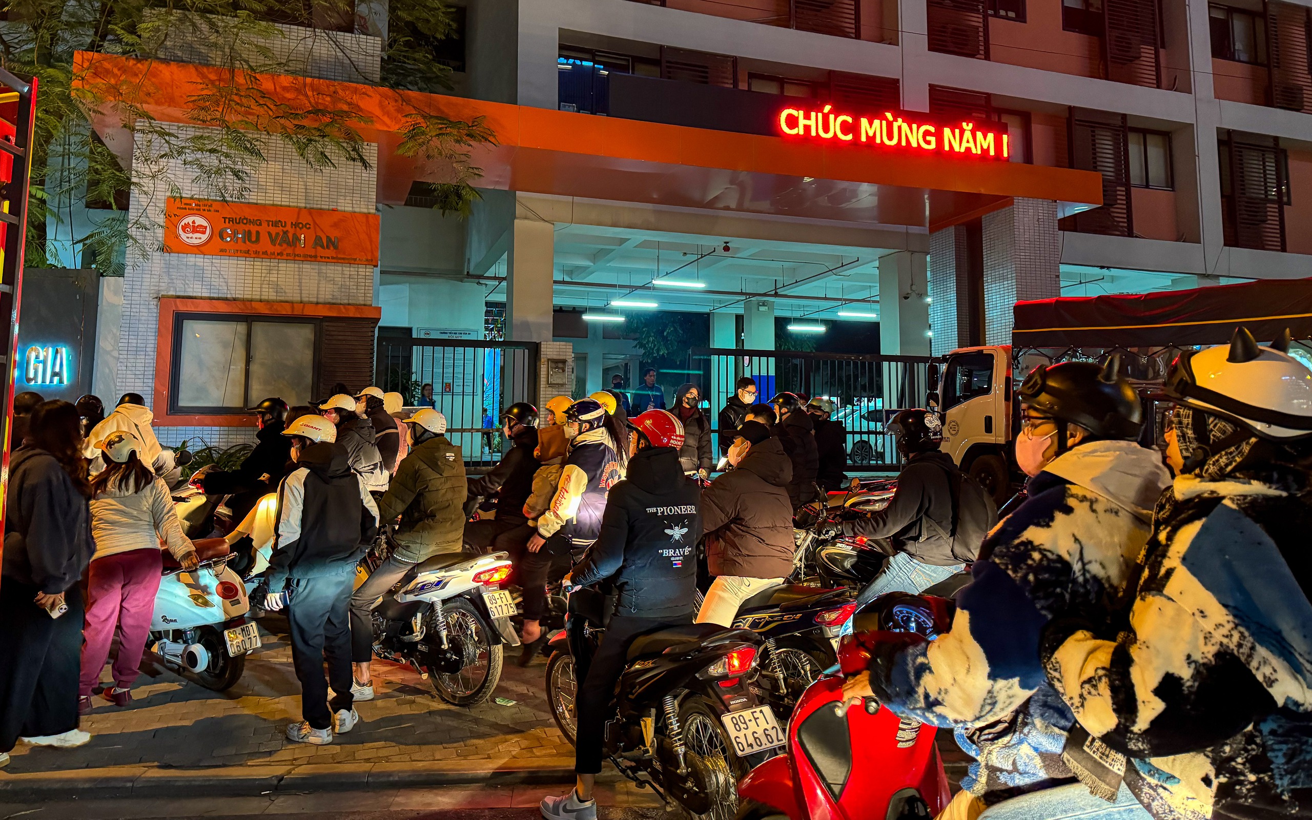 M&atilde;n nh&atilde;n với m&agrave;n tr&igrave;nh diễn &aacute;nh s&aacute;ng của 2.024 Drone đ&ecirc;m Giao thừa- Ảnh 5.