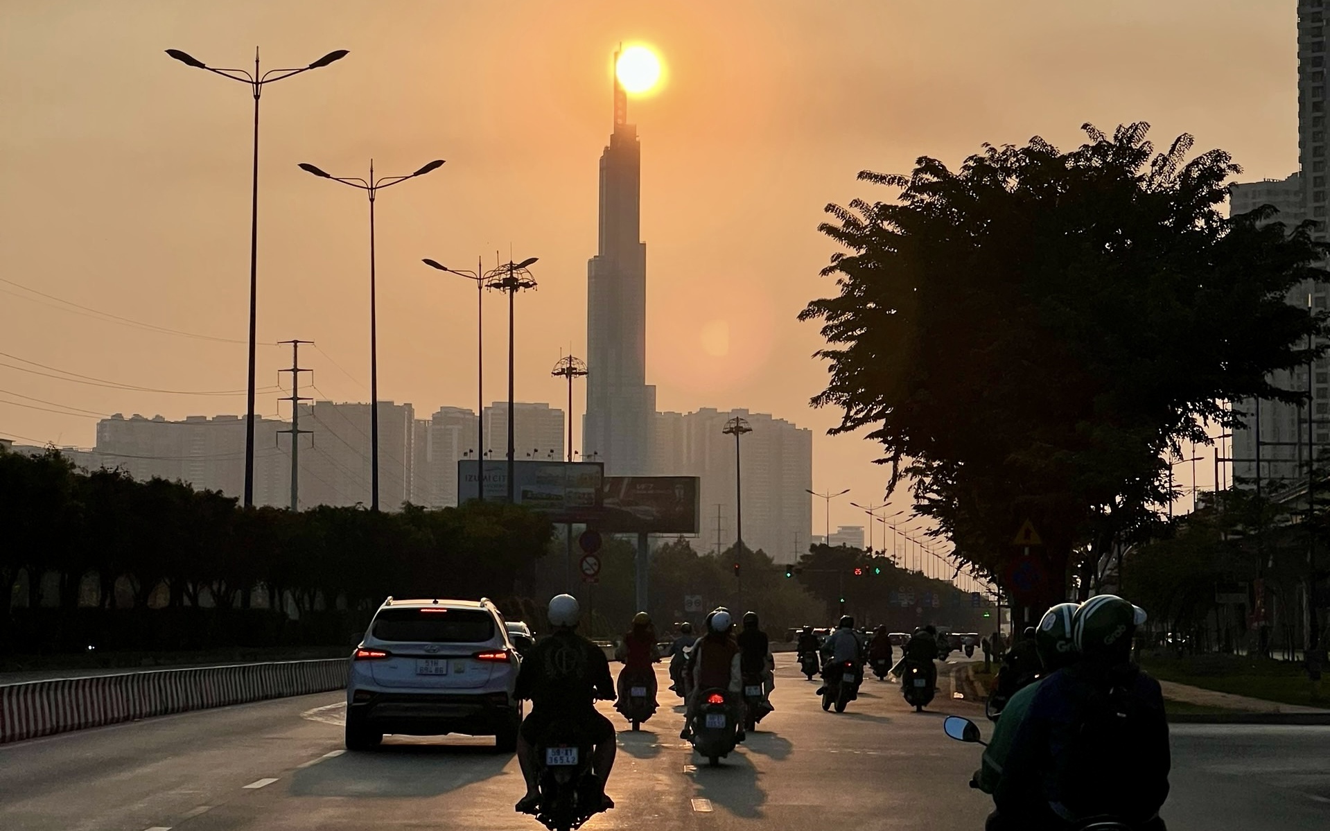Người dân TP HCM làm gì trước đêm giao thừa đặc biệt, gần 1 thập kỷ nữa mới có?