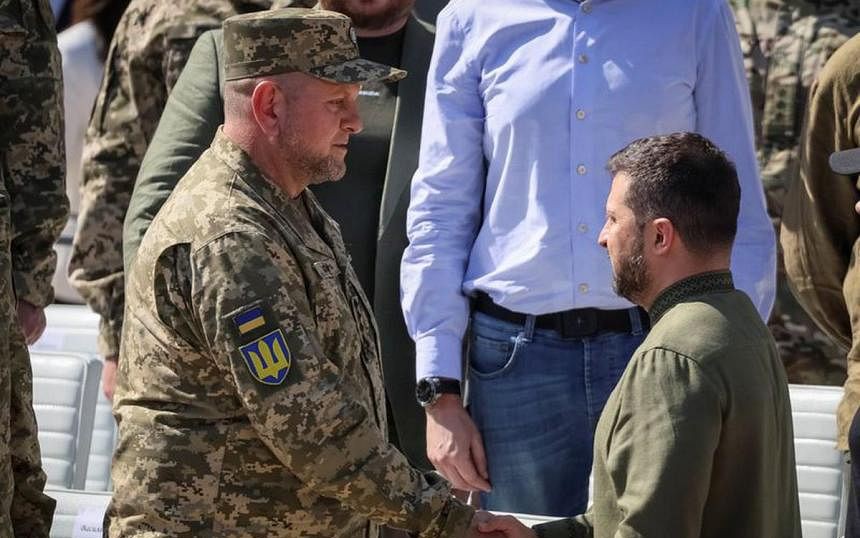Tổng thống Zelensky cách chức tổng tư lệnh quân đội
