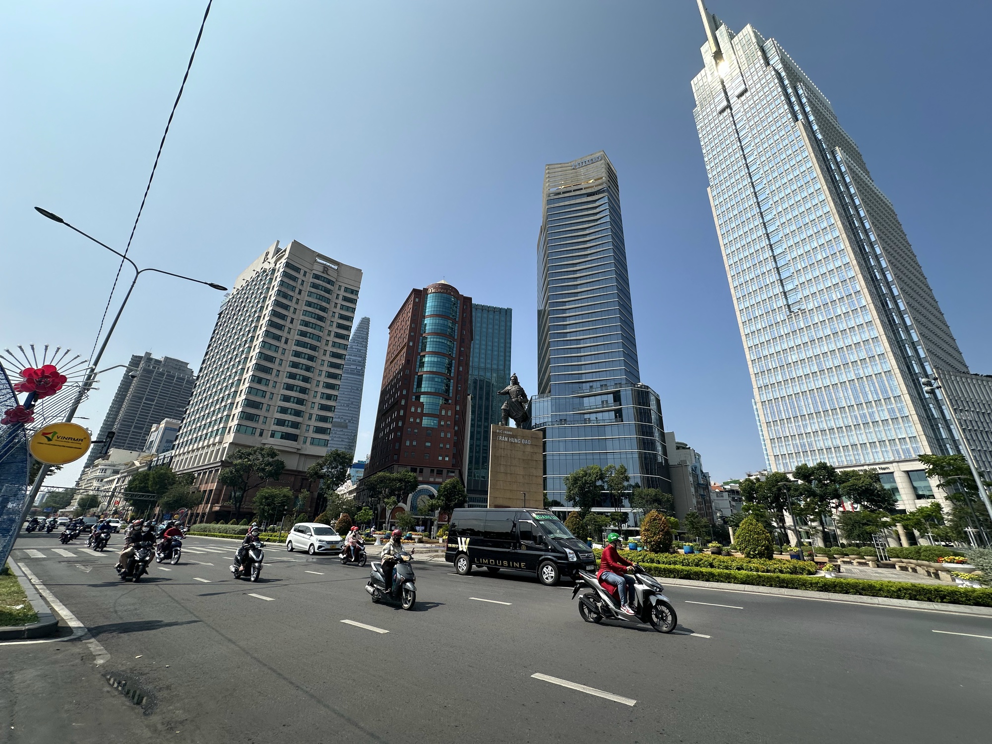 H&igrave;nh ảnh trưa 30 Tết ở trung t&acirc;m TP HCM- Ảnh 2.