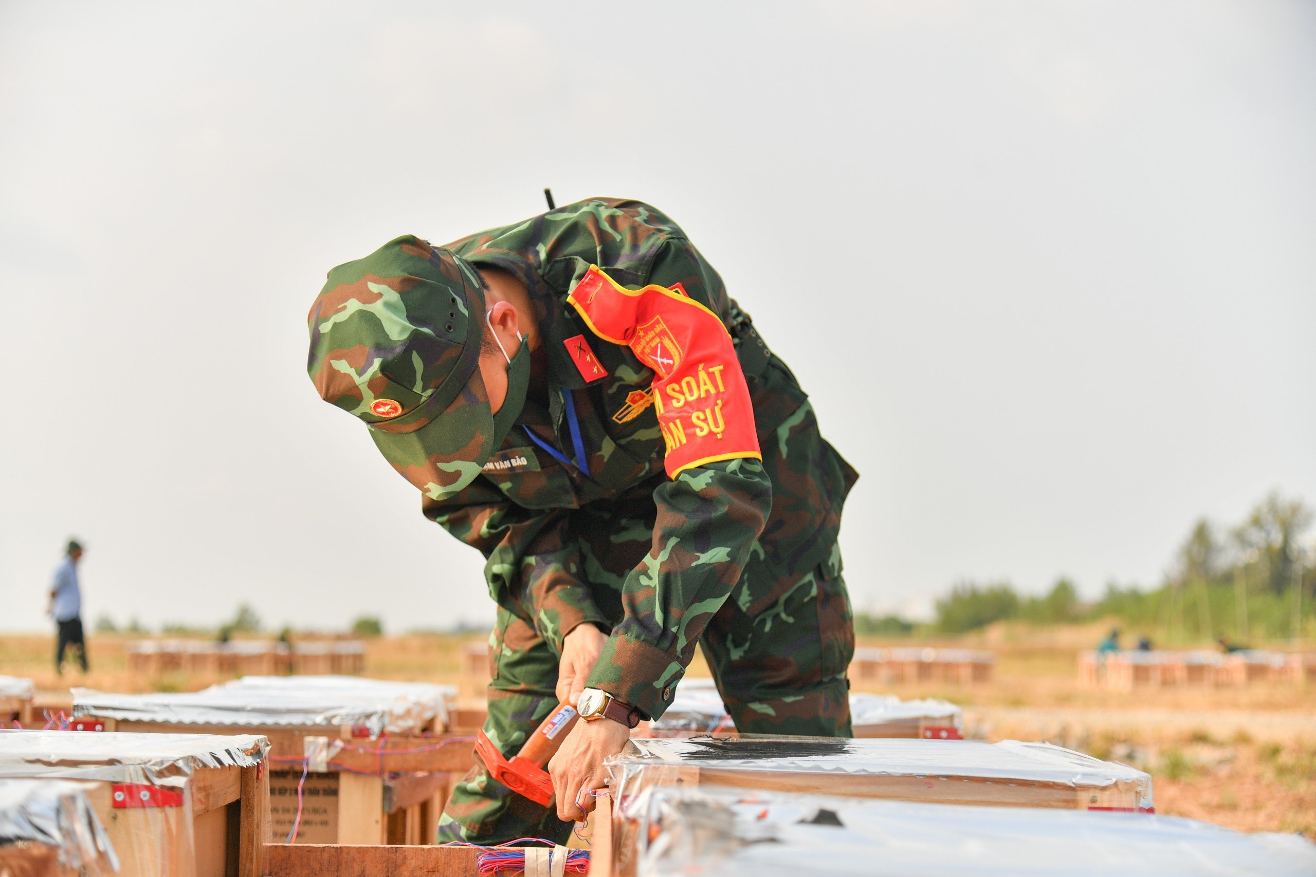 Cận cảnh d&agrave;n ph&aacute;o hoa đ&ecirc;m giao thừa ở Ki&ecirc;n Giang- Ảnh 10.