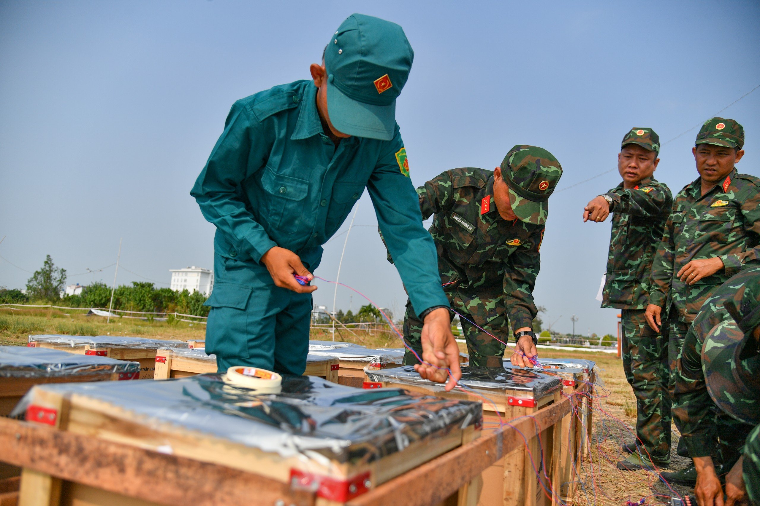 Cận cảnh d&agrave;n ph&aacute;o hoa đ&ecirc;m giao thừa ở Ki&ecirc;n Giang- Ảnh 8.