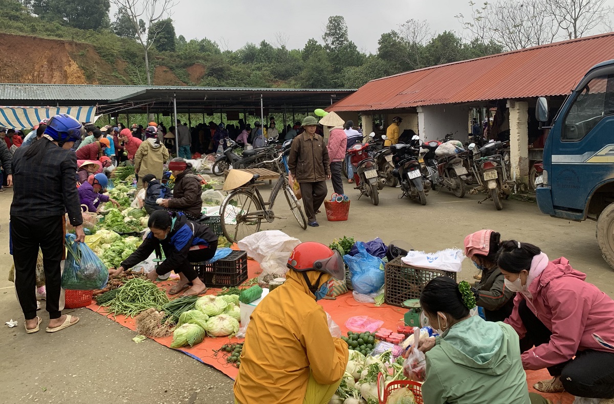 Phi&ecirc;n chợ qu&ecirc; ng&agrave;y cuối năm- Ảnh 2.
