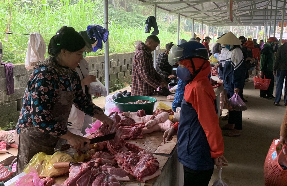 Phi&ecirc;n chợ qu&ecirc; ng&agrave;y cuối năm- Ảnh 3.