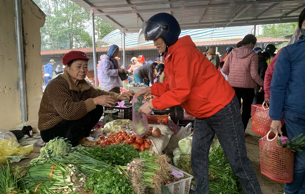 Phi&ecirc;n chợ qu&ecirc; ng&agrave;y cuối năm- Ảnh 5.