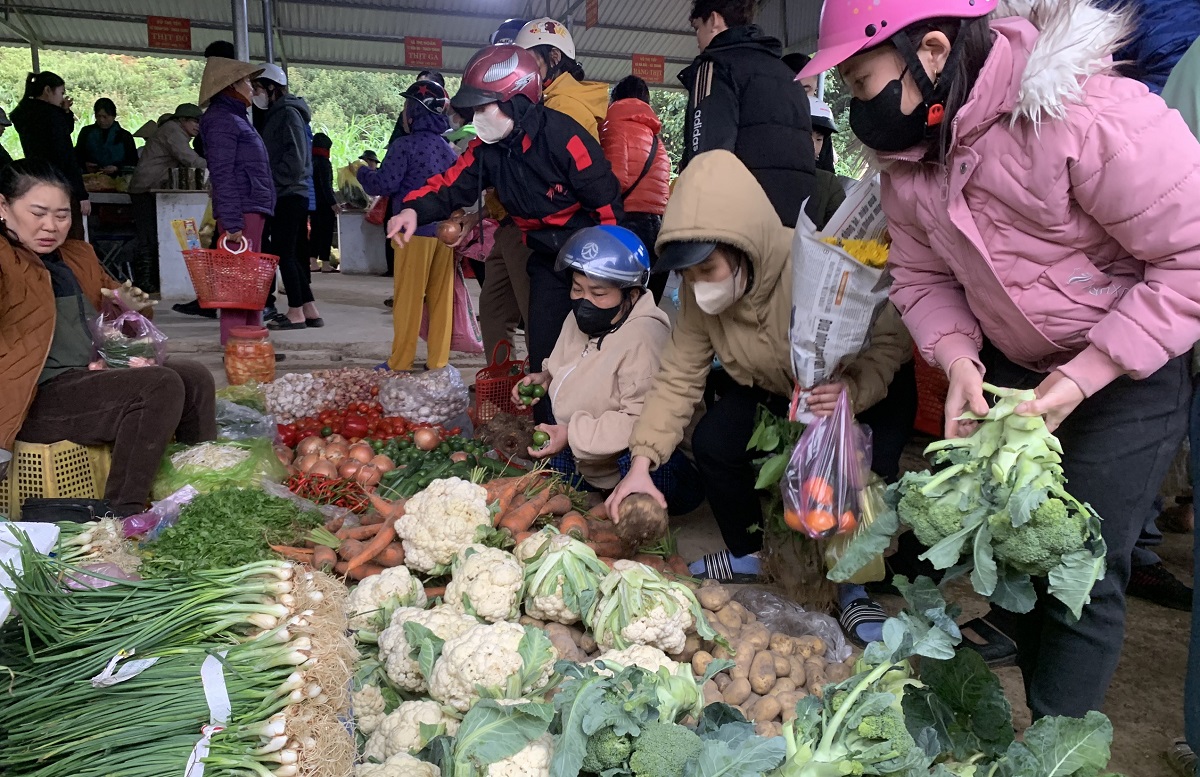 Phi&ecirc;n chợ qu&ecirc; ng&agrave;y cuối năm- Ảnh 6.