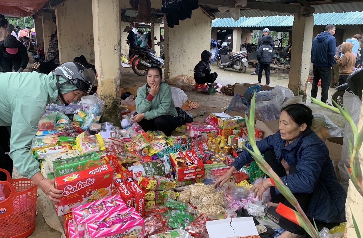 Phi&ecirc;n chợ qu&ecirc; ng&agrave;y cuối năm- Ảnh 7.