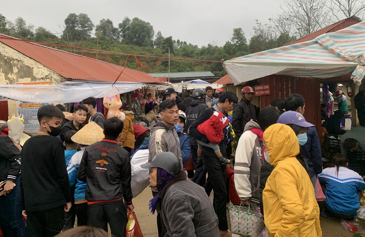 Phi&ecirc;n chợ qu&ecirc; ng&agrave;y cuối năm- Ảnh 12.