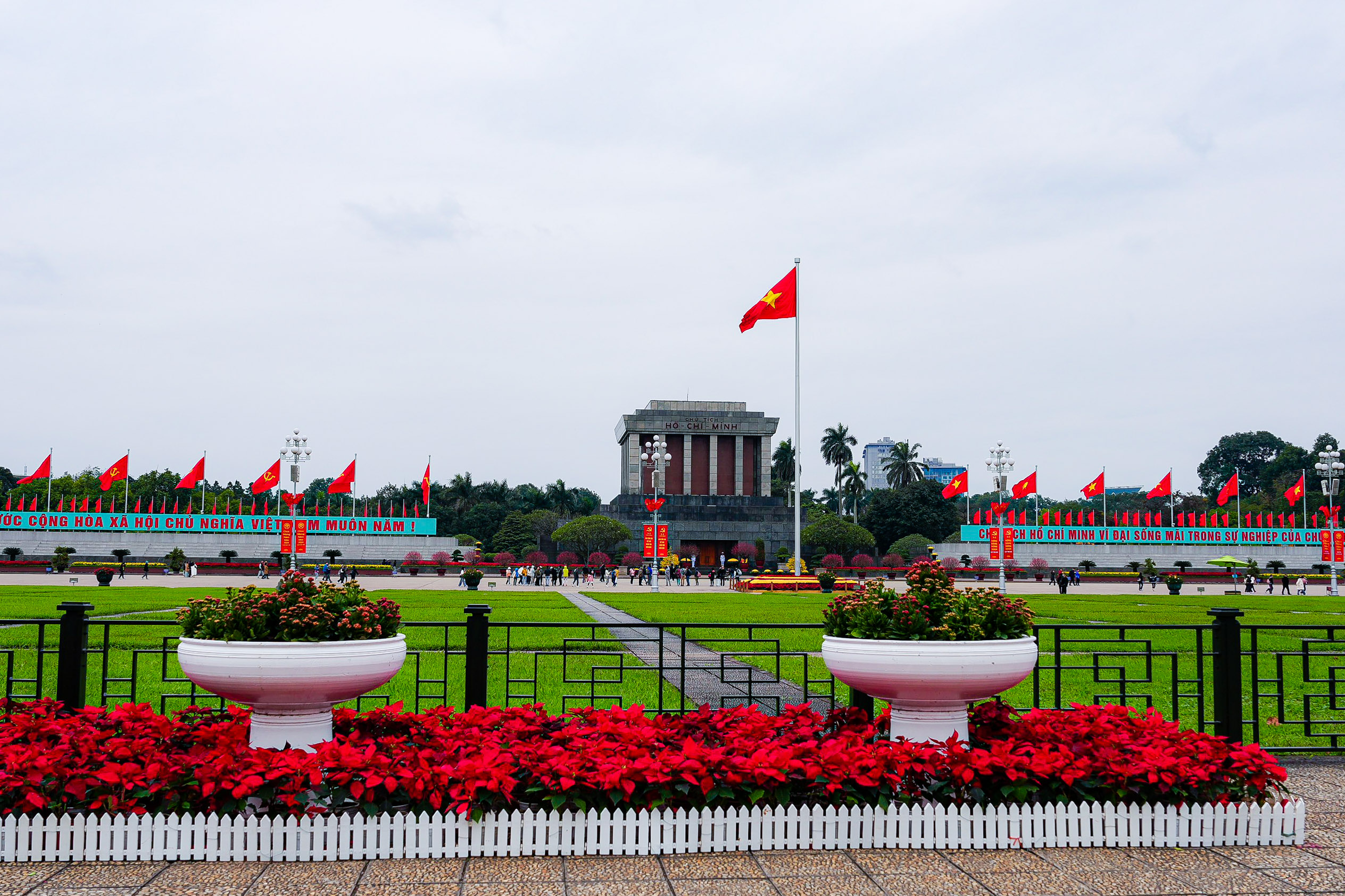 Người Hà Nội thảnh thơi tận hưởng không khí bình yên, uống cà phê ngày 30 Tết- Ảnh 4.