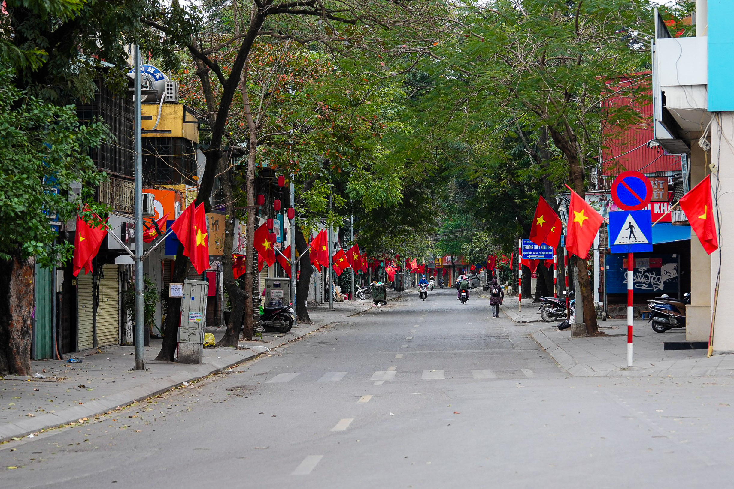 Người Hà Nội thảnh thơi tận hưởng không khí bình yên, uống cà phê ngày 30 Tết- Ảnh 3.