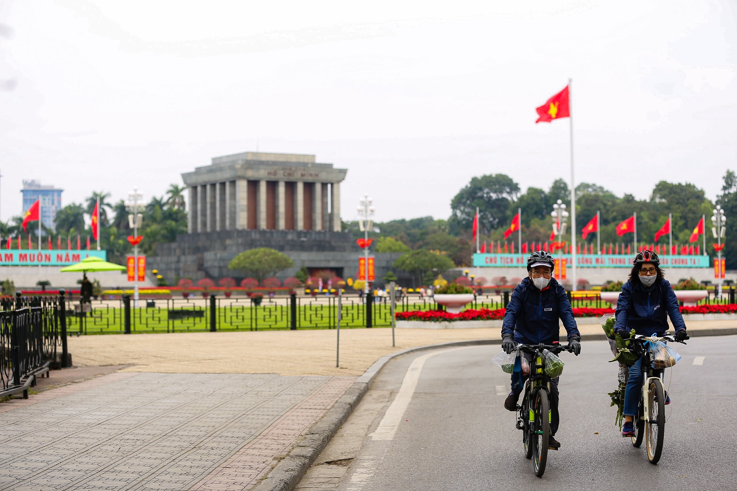 Người Hà Nội thảnh thơi tận hưởng không khí bình yên, uống cà phê ngày 30 Tết- Ảnh 5.