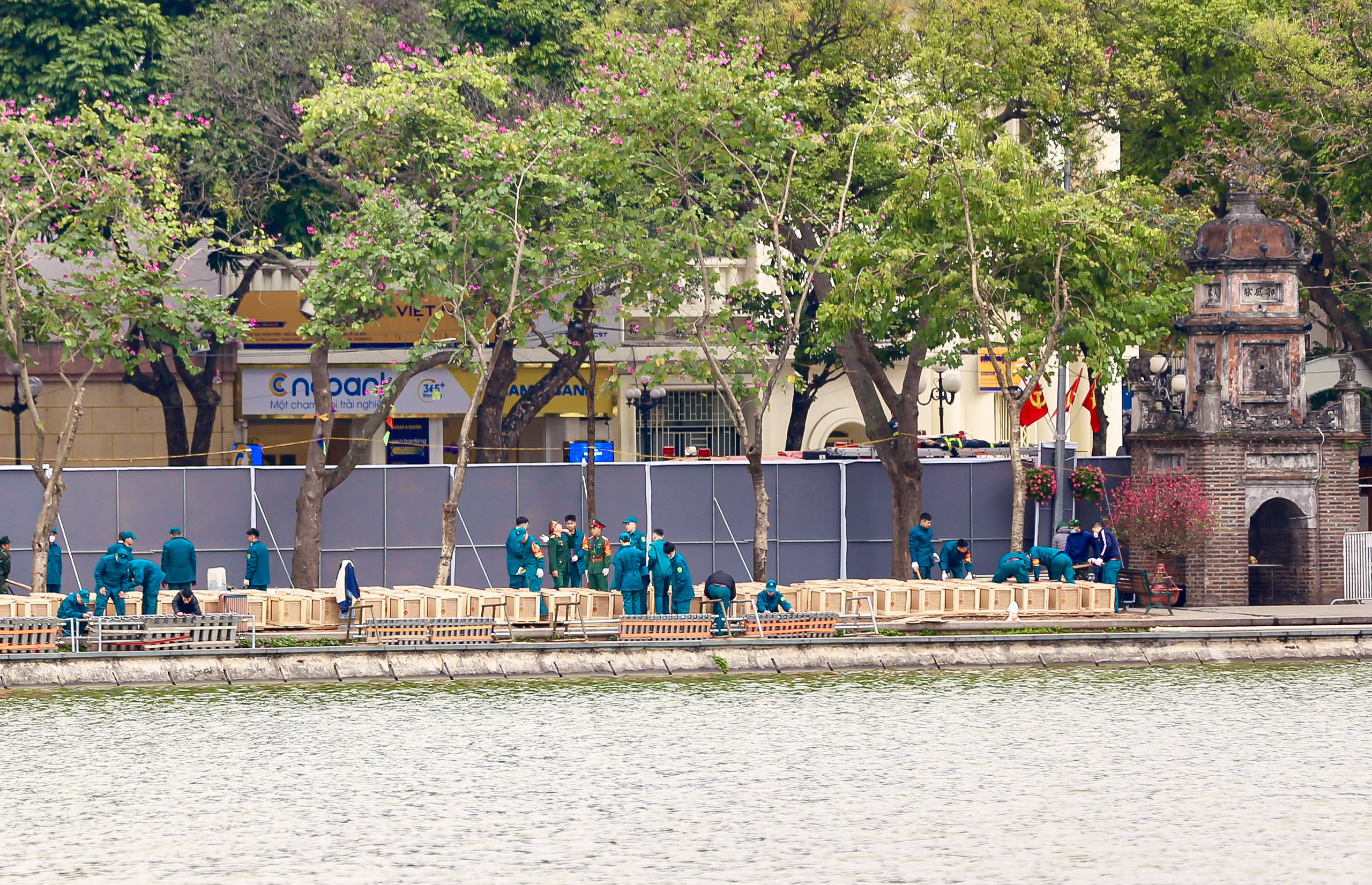 An ninh thắt chặt quanh trận địa pháo hoa- Ảnh 11.