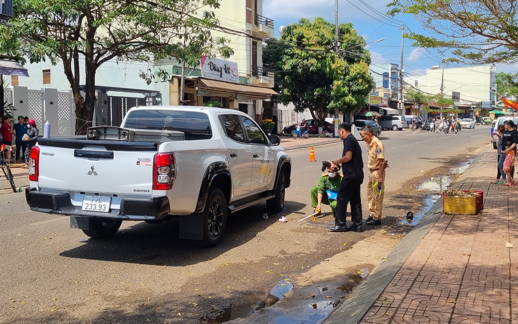 Bé gái 2 tuổi gặp tai nạn tử vong ngày cận Tết