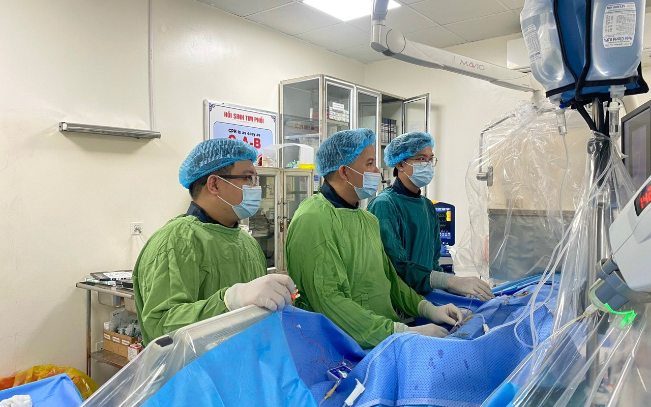 Cứu sống tiểu thương bán trái cây Tết bị vỡ phình mạch máu não
