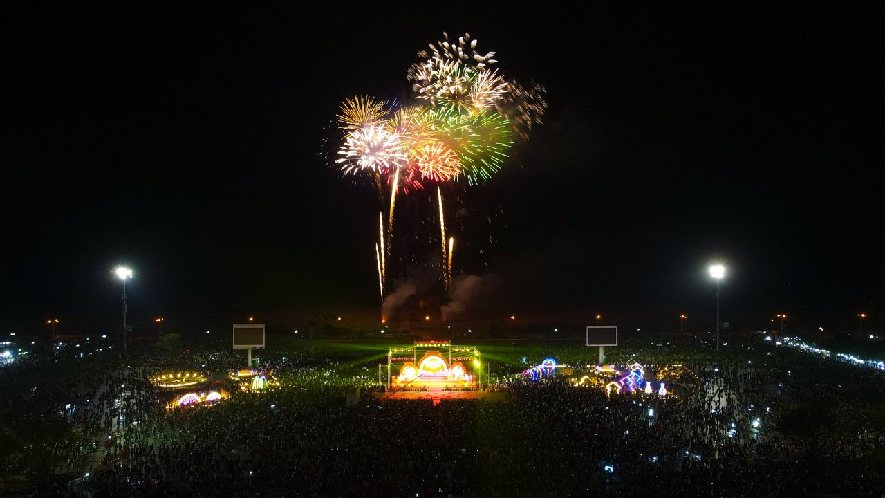 Ph&aacute;o hoa s&aacute;ng rực ng&atilde; ba s&ocirc;ng Cần Thơ - s&ocirc;ng Hậu- Ảnh 7.