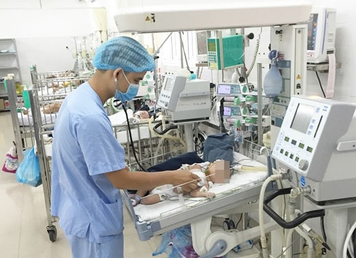 Điều trị bệnh nhi mắc bệnh hiếm tại Bệnh viện Huyết học và Truyền máu Trung ương Ảnh: NGỌC DUNG
