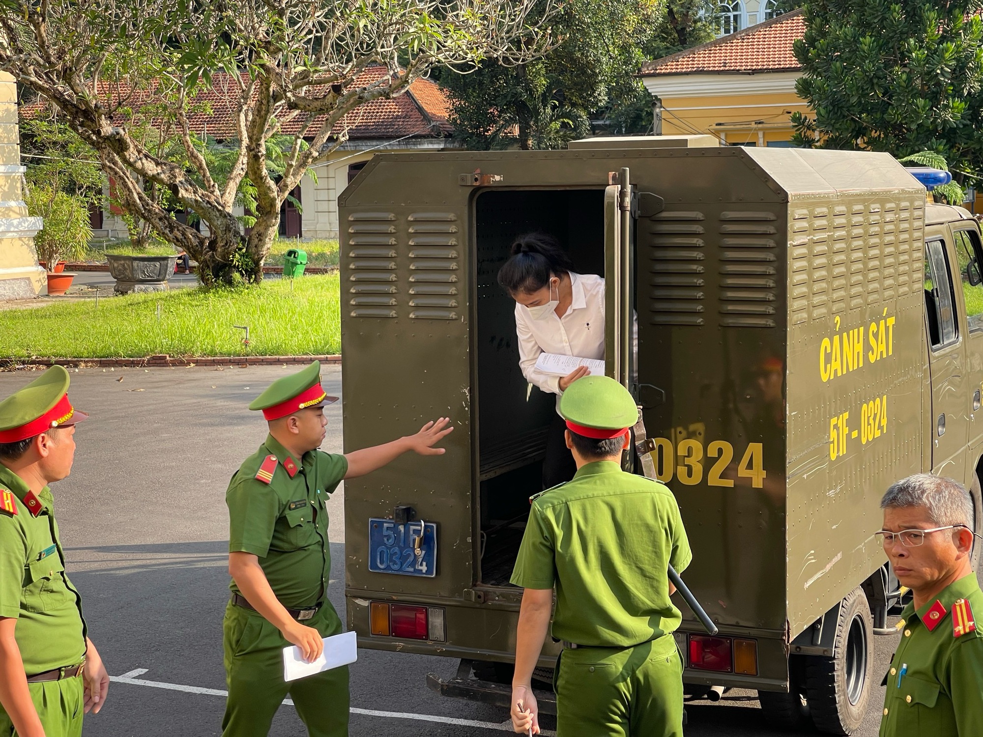 B&agrave; Đặng Thị H&agrave;n Ni hầu to&agrave; s&aacute;ng nay- Ảnh 1.