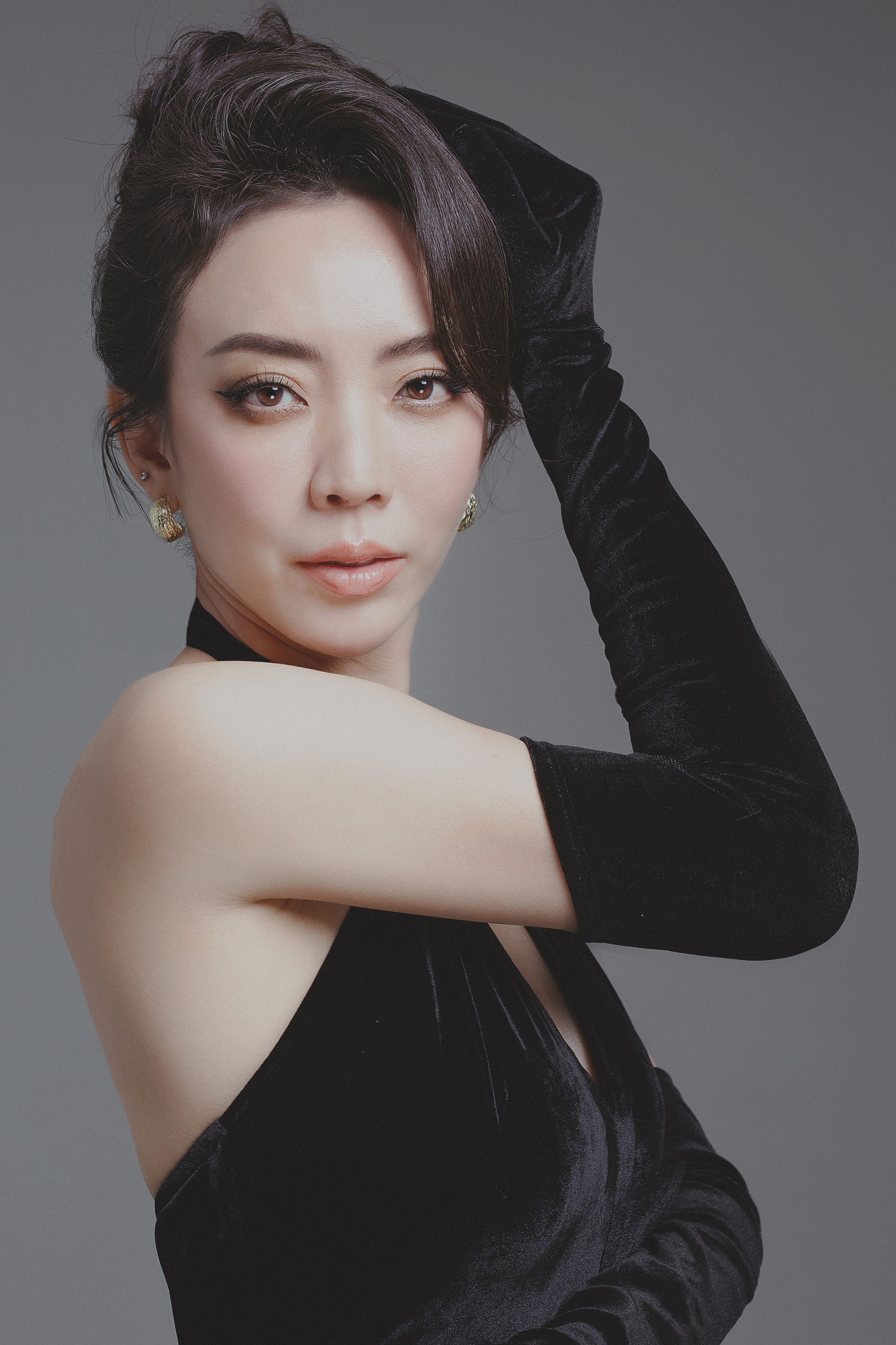 Thu Trang biến h&oacute;a kh&aacute;c lạ, tăng độ gợi cảm- Ảnh 4.