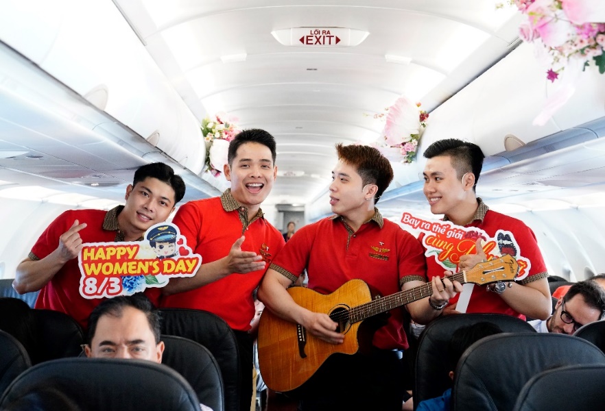 &ldquo;Tan chảy&rdquo; trước bản h&ograve;a ca Magic Flight của phi h&agrave;nh đo&agrave;n Vietjet trong ng&agrave;y 8-3- Ảnh 1.