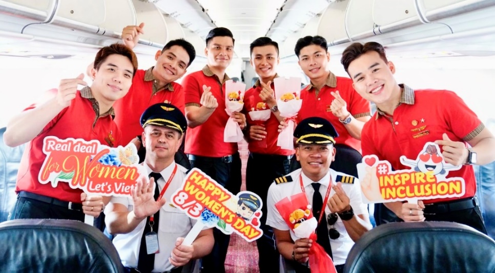 &ldquo;Tan chảy&rdquo; trước bản h&ograve;a ca Magic Flight của phi h&agrave;nh đo&agrave;n Vietjet trong ng&agrave;y 8-3- Ảnh 3.