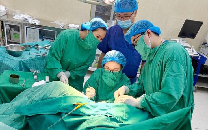 Bé gái 11 tuổi bị dị tật tử cung đôi