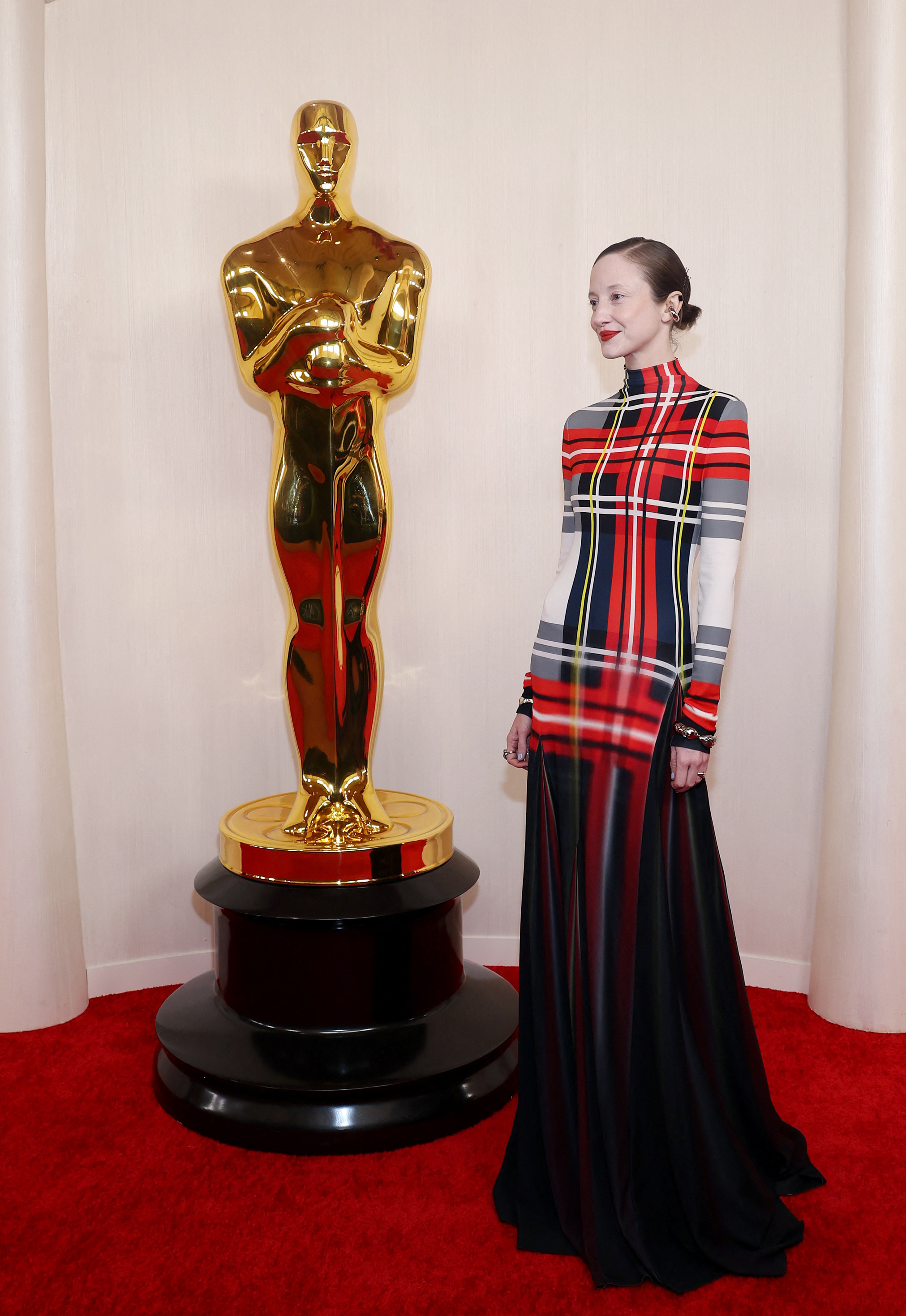 Những bộ đầm xấu tệ tại Oscar 2024- Ảnh 9.
