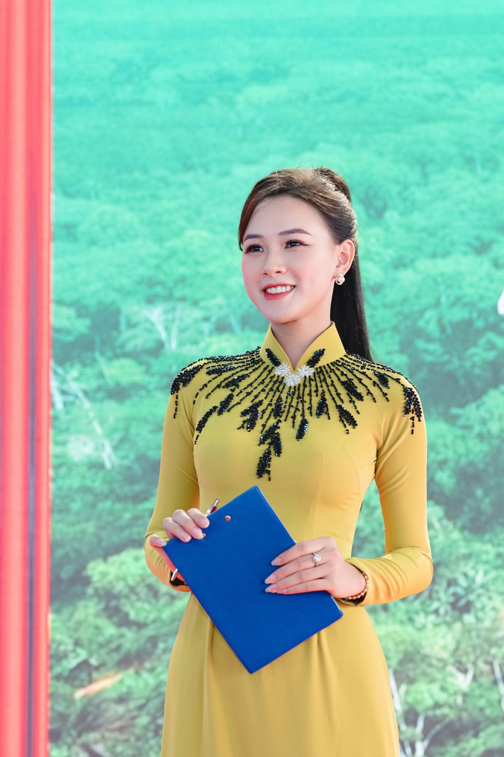 MC Ho&agrave;i Thương - B&ocirc;ng hoa xinh đẹp của n&uacute;i rừng T&acirc;y Nguy&ecirc;n- Ảnh 3.