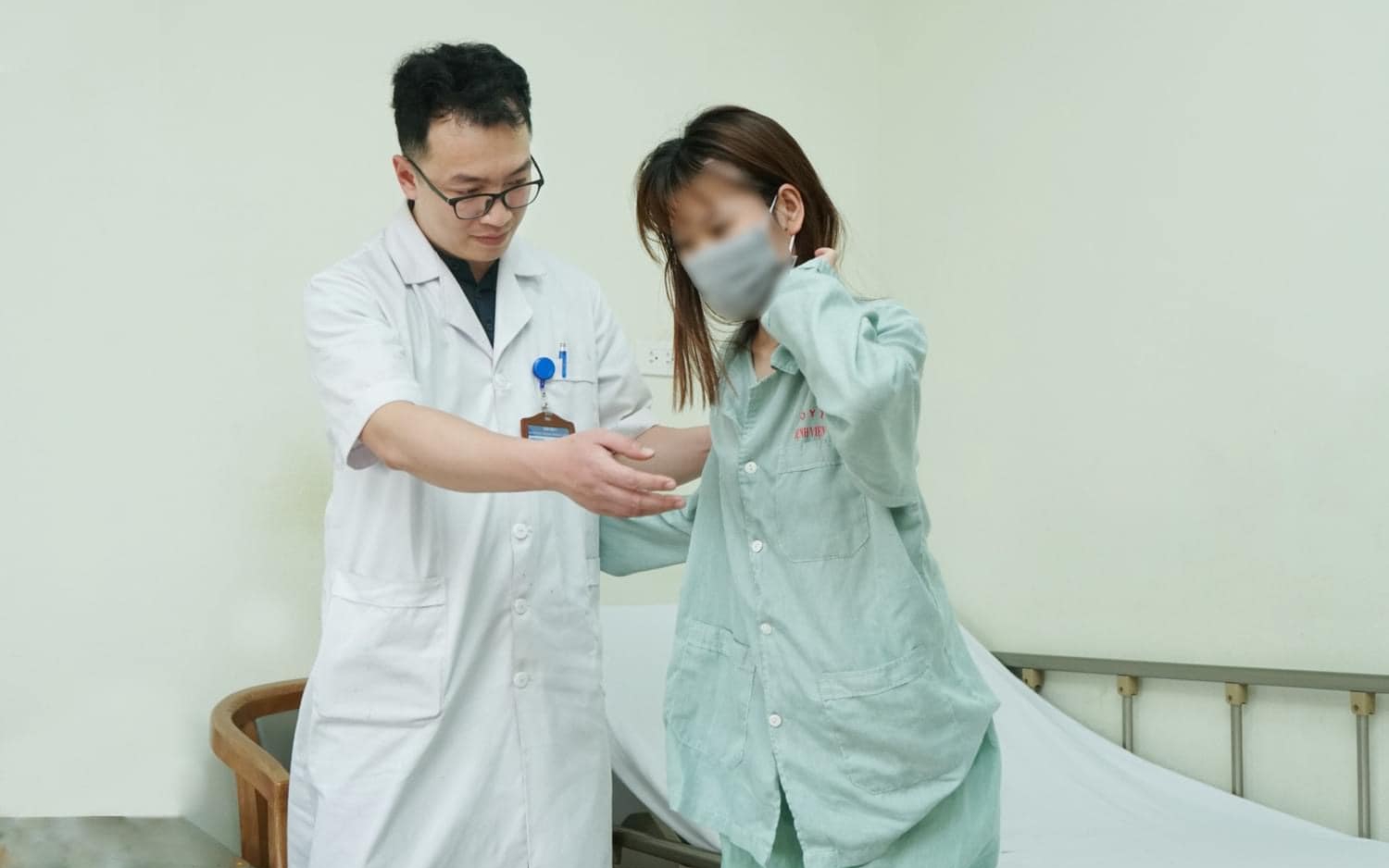 Cứu sống cô gái trẻ bị xe tải 1,5 tấn cán qua người