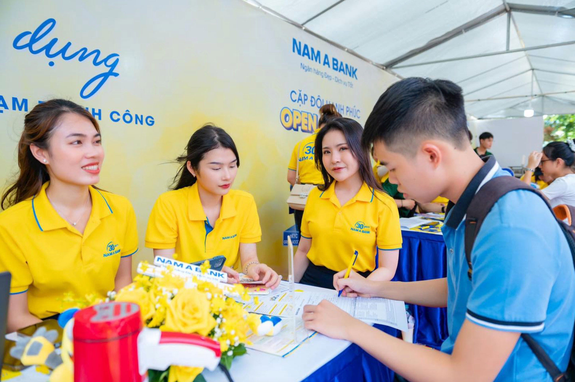 Ngân hàng TMCP Nam Á đến tận các trường để tuyển dụng
