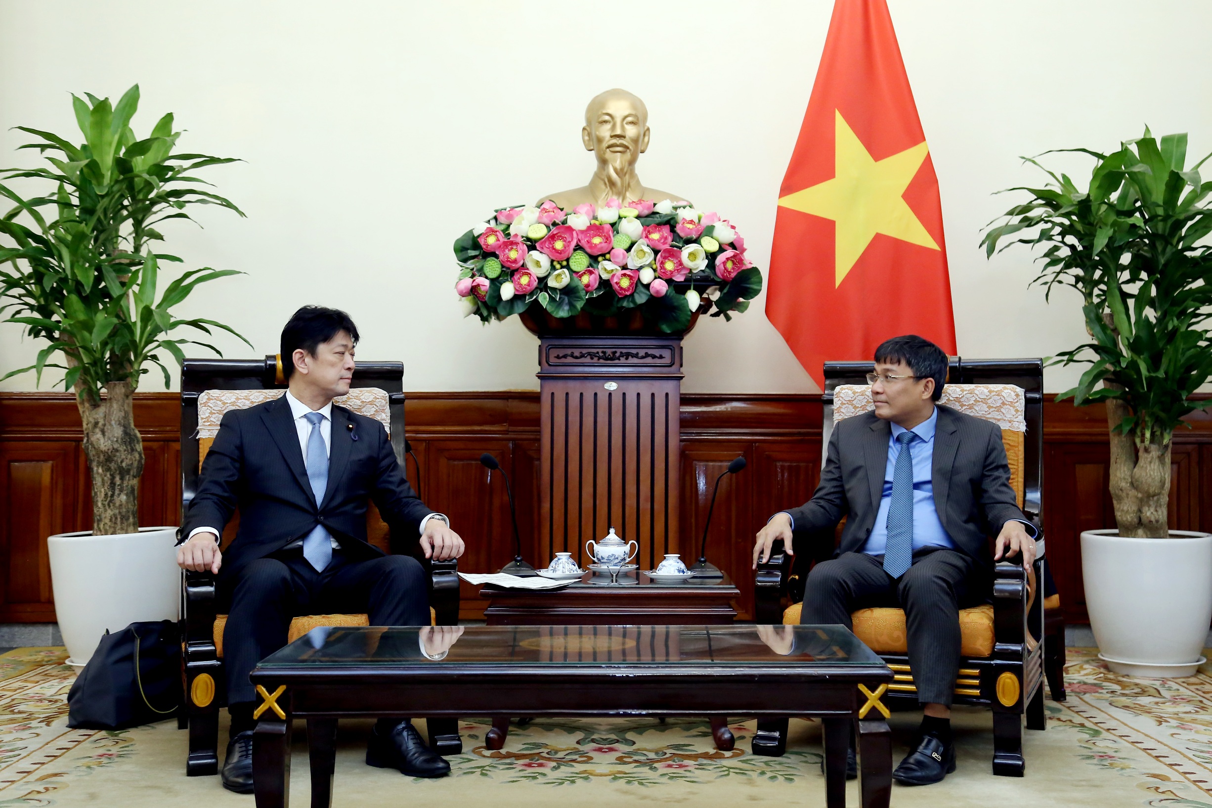Việt Nam c&oacute; vị tr&iacute; quan trọng trong ch&iacute;nh s&aacute;ch đối ngoại của Nhật Bản- Ảnh 2.
