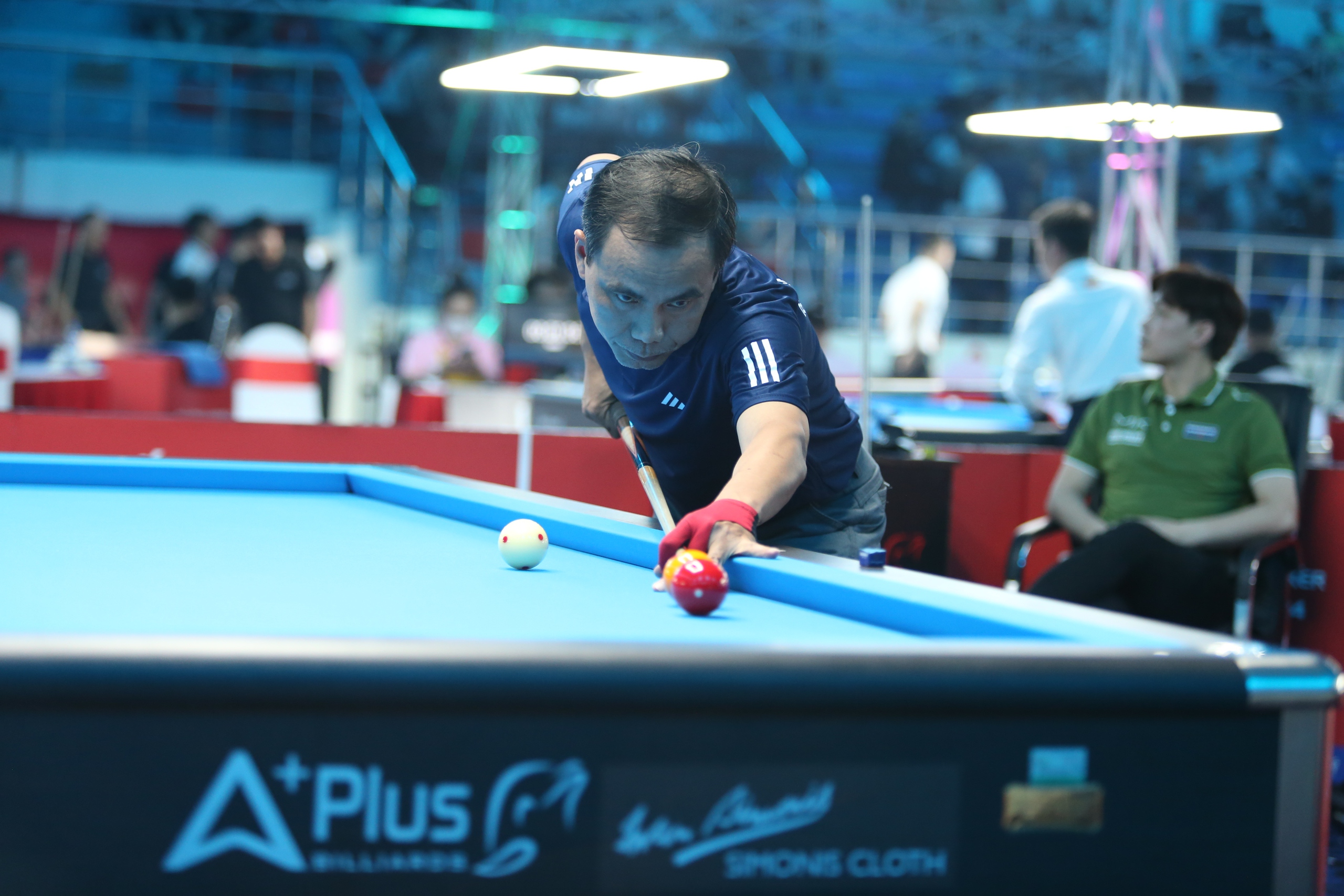 Cựu v&ocirc; địch billiards SEA Games Nguyễn Ph&uacute;c Long thắng 