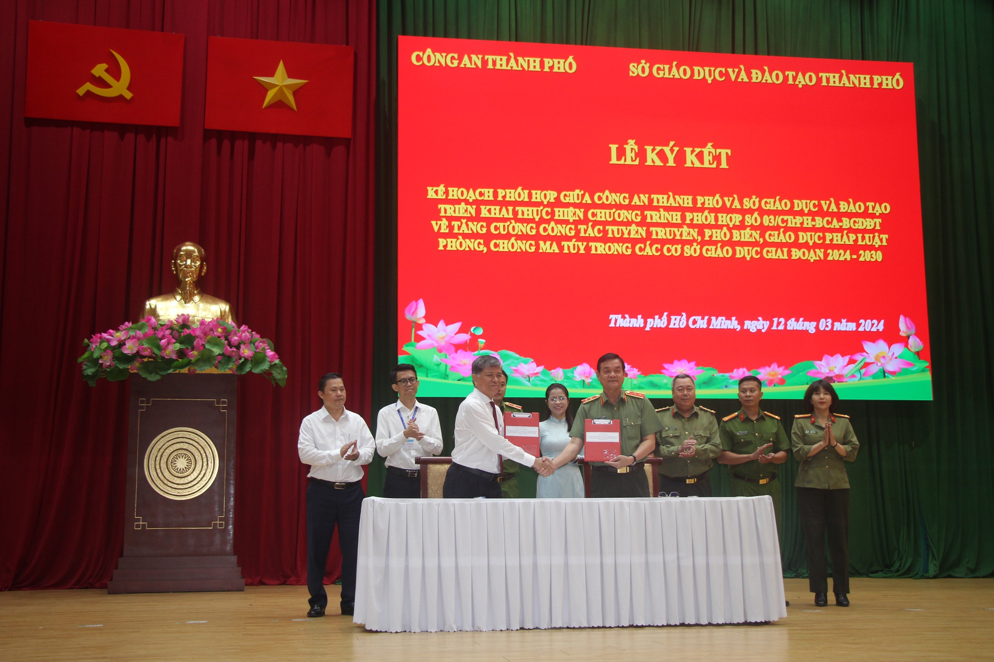 C&ocirc;ng an TP HCM k&yacute; kết với Sở GD-ĐT c&ugrave;ng ph&ograve;ng chống ma t&uacute;y trong trường học - Ảnh 3.