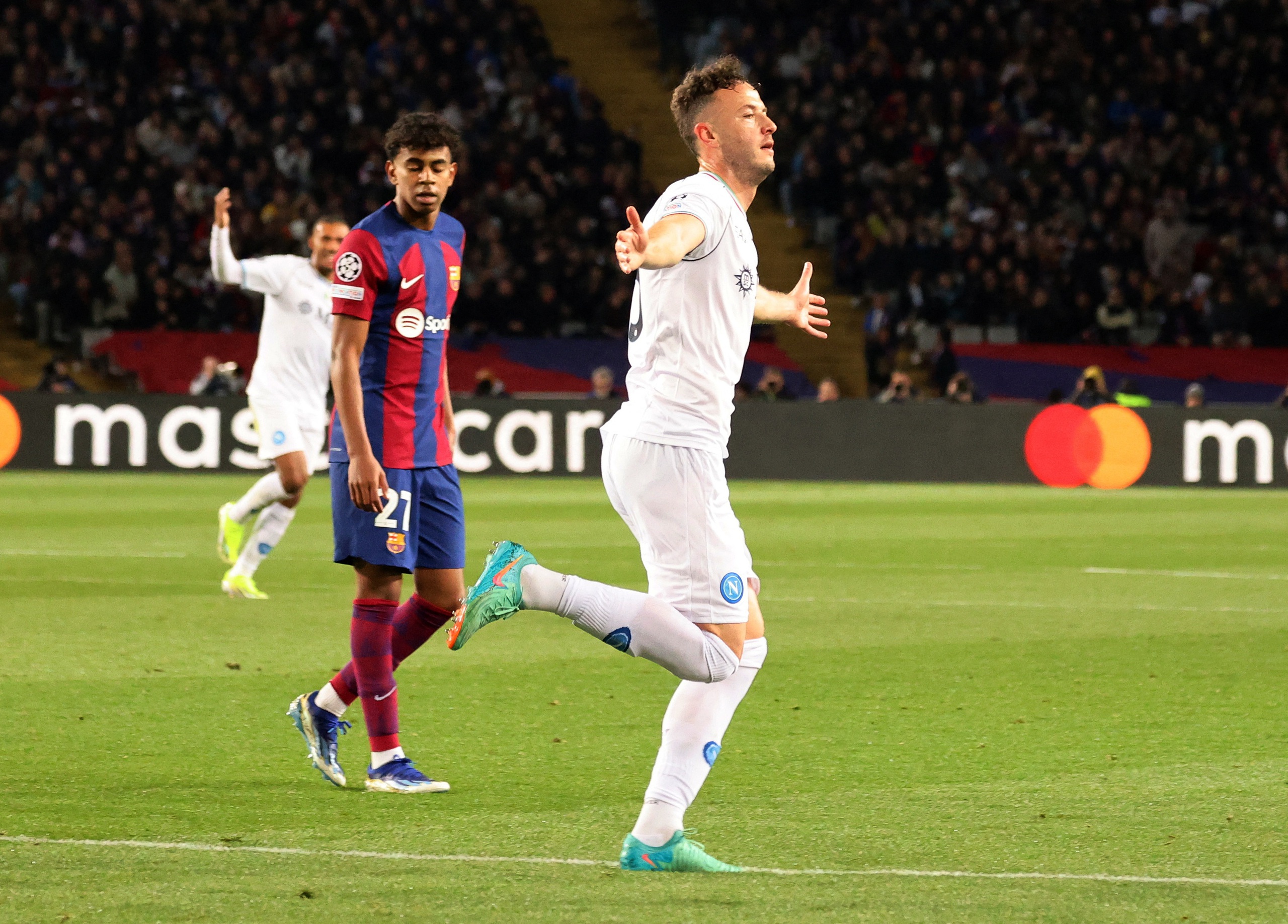 Sao 20 tuổi lập c&ocirc;ng, Barcelona loại Napoli ở Champions League- Ảnh 3.