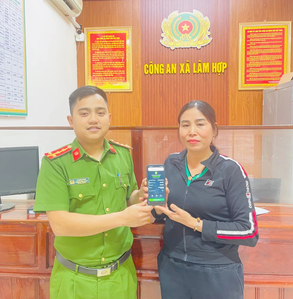 Nhờ c&ocirc;ng an t&igrave;m người chuyển khoản nhầm để trả lại tiền- Ảnh 1.