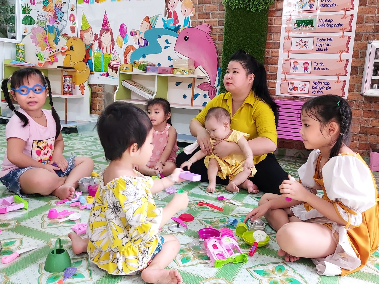Kh&ocirc;ng c&ograve;n phụ cấp th&acirc;m ni&ecirc;n nh&agrave; gi&aacute;o sau cải c&aacute;ch tiền lương, Bộ Nội vụ n&oacute;i g&igrave;?- Ảnh 1.