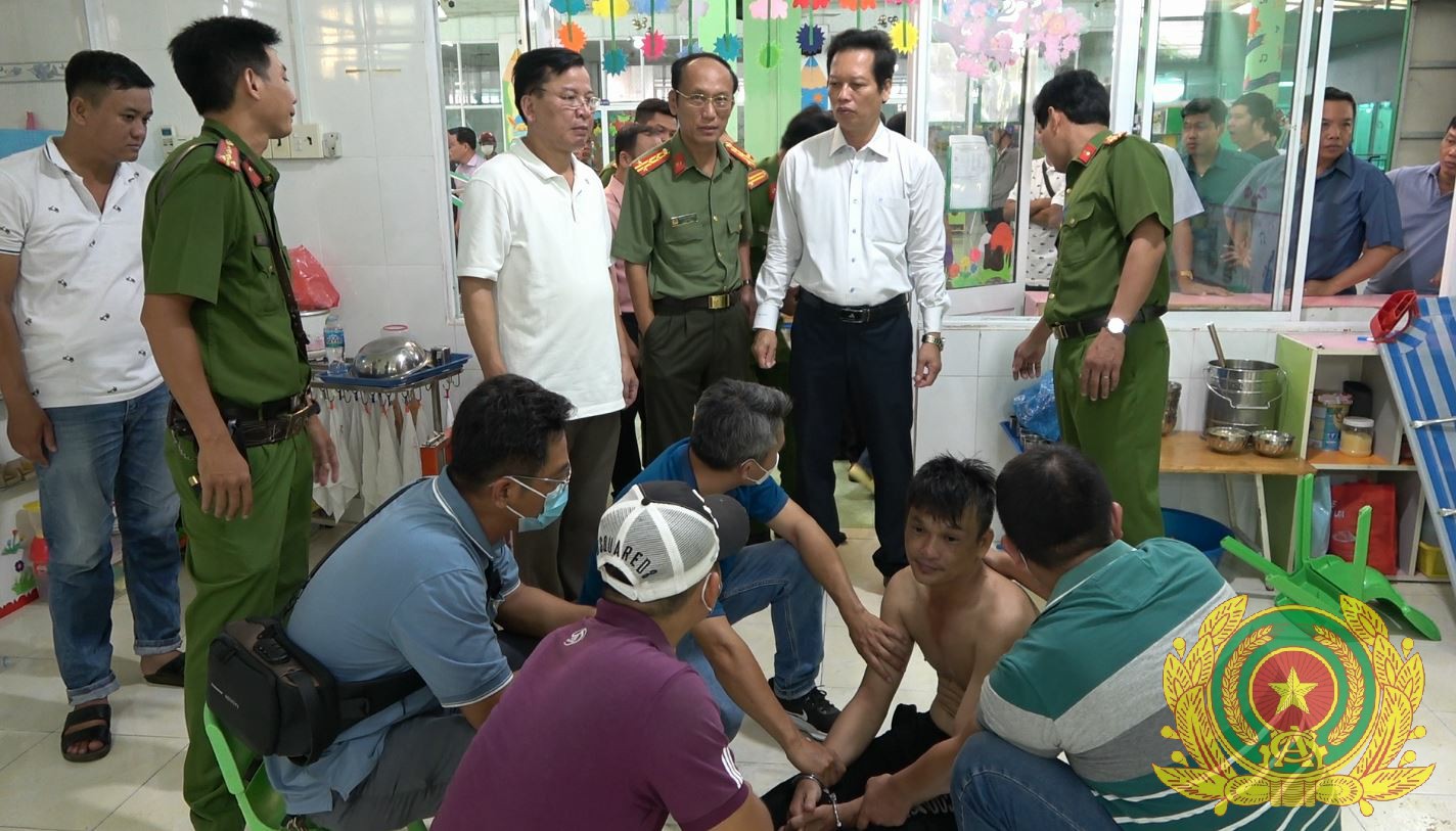 Khởi tố kẻ ngáo đá cầm dao khống chế 3 trẻ trong trường mầm non- Ảnh 1.