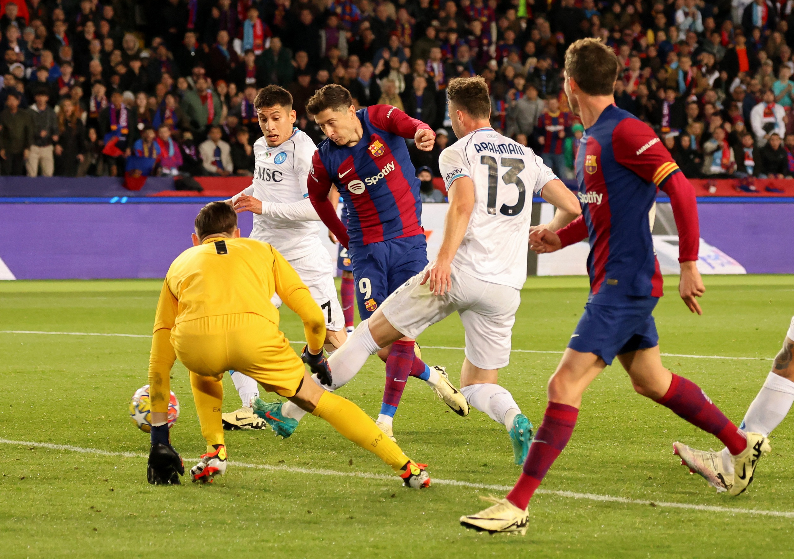 Sao 20 tuổi lập c&ocirc;ng, Barcelona loại Napoli ở Champions League- Ảnh 4.