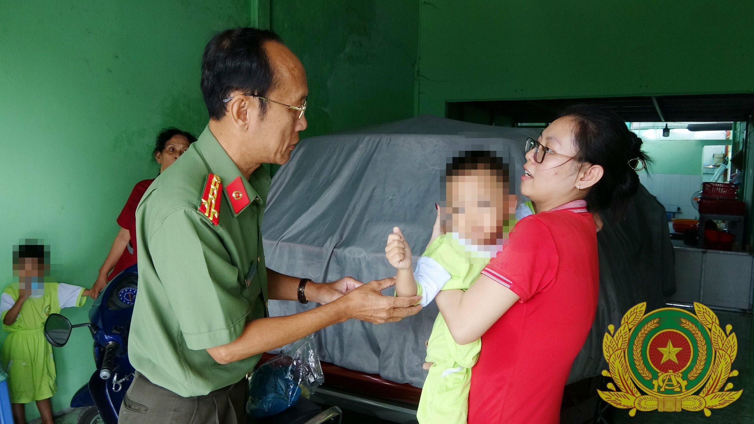 Khởi tố kẻ ngáo đá cầm dao khống chế 3 trẻ trong trường mầm non- Ảnh 2.