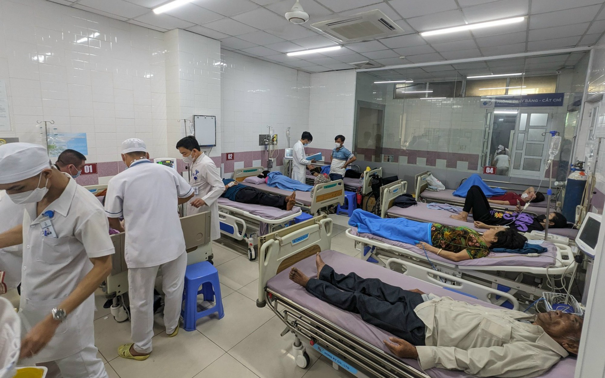 Xử phạt tiệm bánh mì ở Sóc Trăng do gây ngộ độc thực phẩm