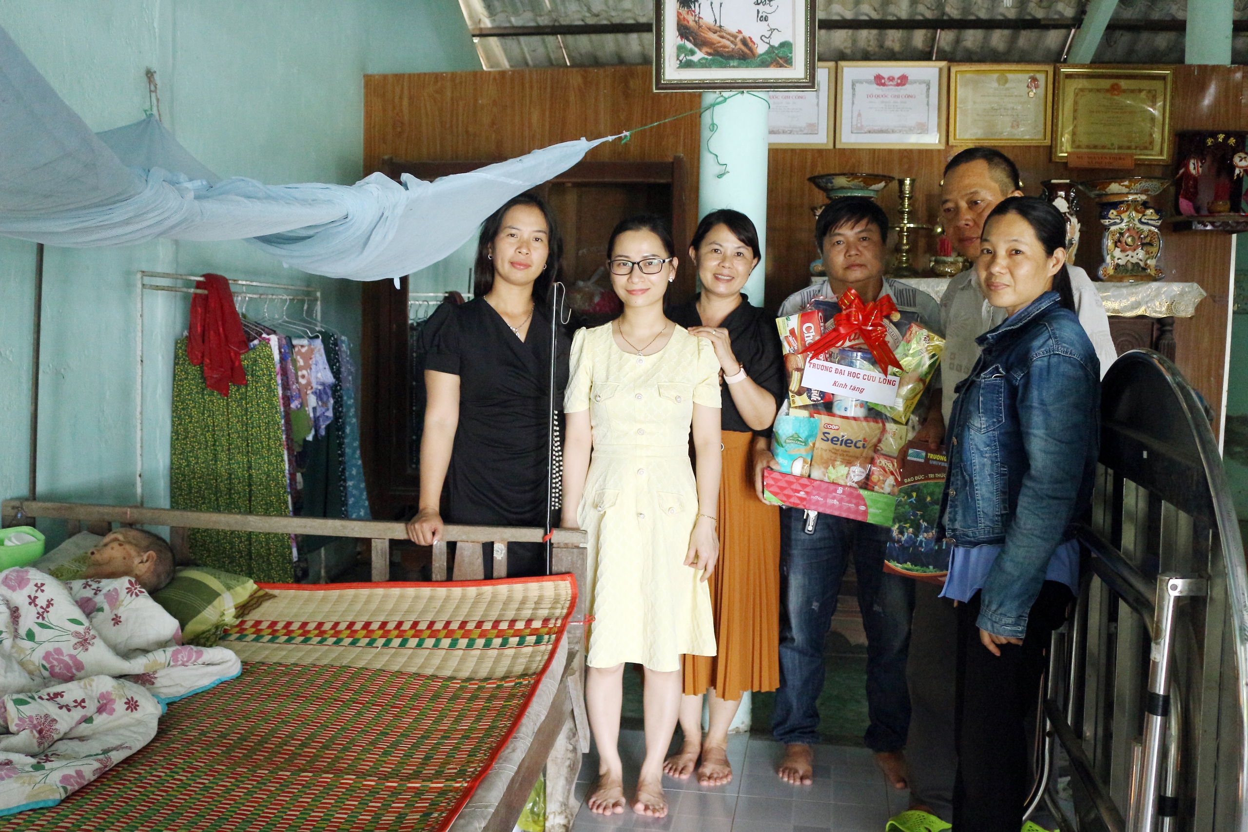 Trường ĐH Cửu Long thăm v&agrave; hỗ trợ c&aacute;c Mẹ Việt Nam anh h&ugrave;ng- Ảnh 2.