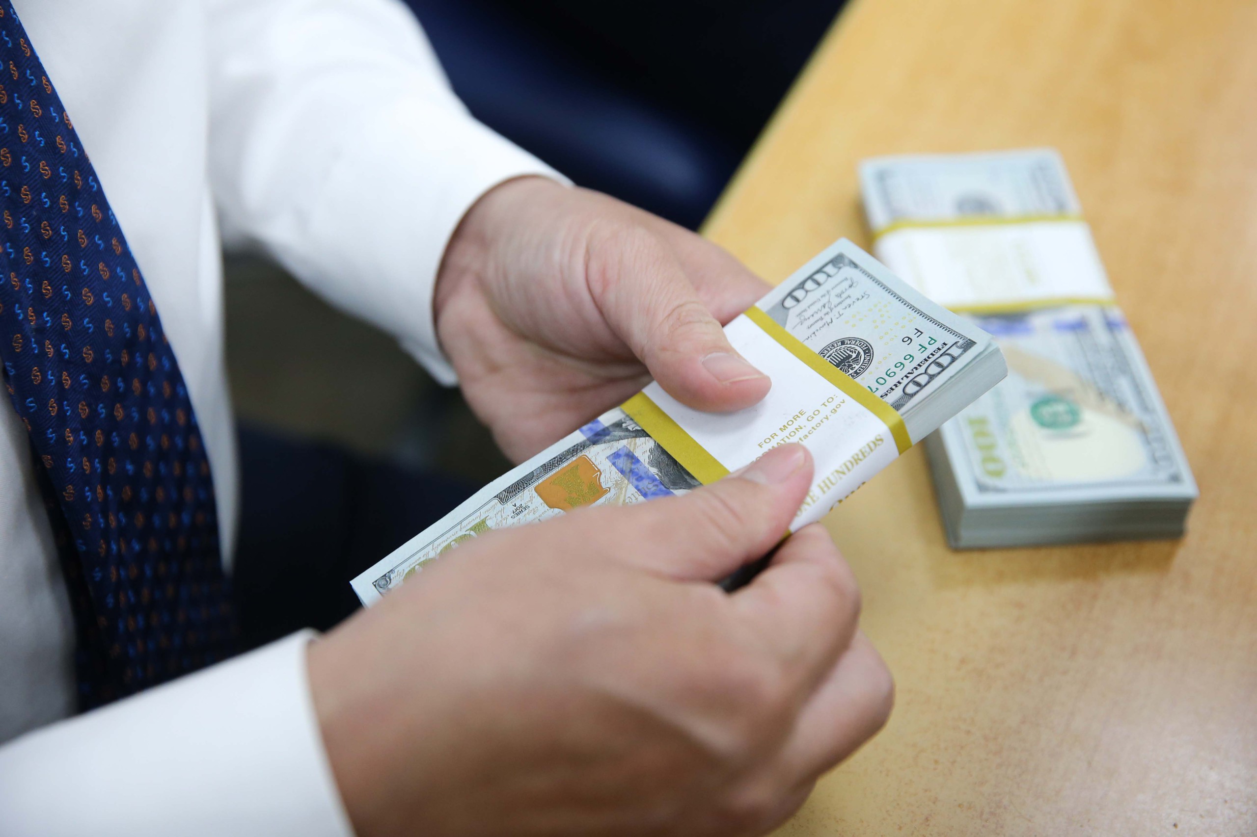 Ng&acirc;n h&agrave;ng Nh&agrave; nước l&yacute; giải v&igrave; sao li&ecirc;n tục h&uacute;t tiền về bằng t&iacute;n phiếu?- Ảnh 1.